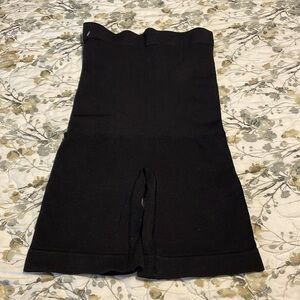 High-Waisted Shapewear Shorts in Black Size XS/S